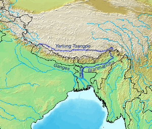 Sông Yarlung Tsangpo chảy từ Trung Quốc về Ấn Độ